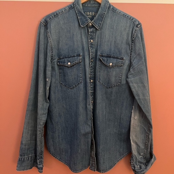 GAP Men’s Distressed Real Denim Shirt. Front side pockets. Large. - Picture 1 of 4